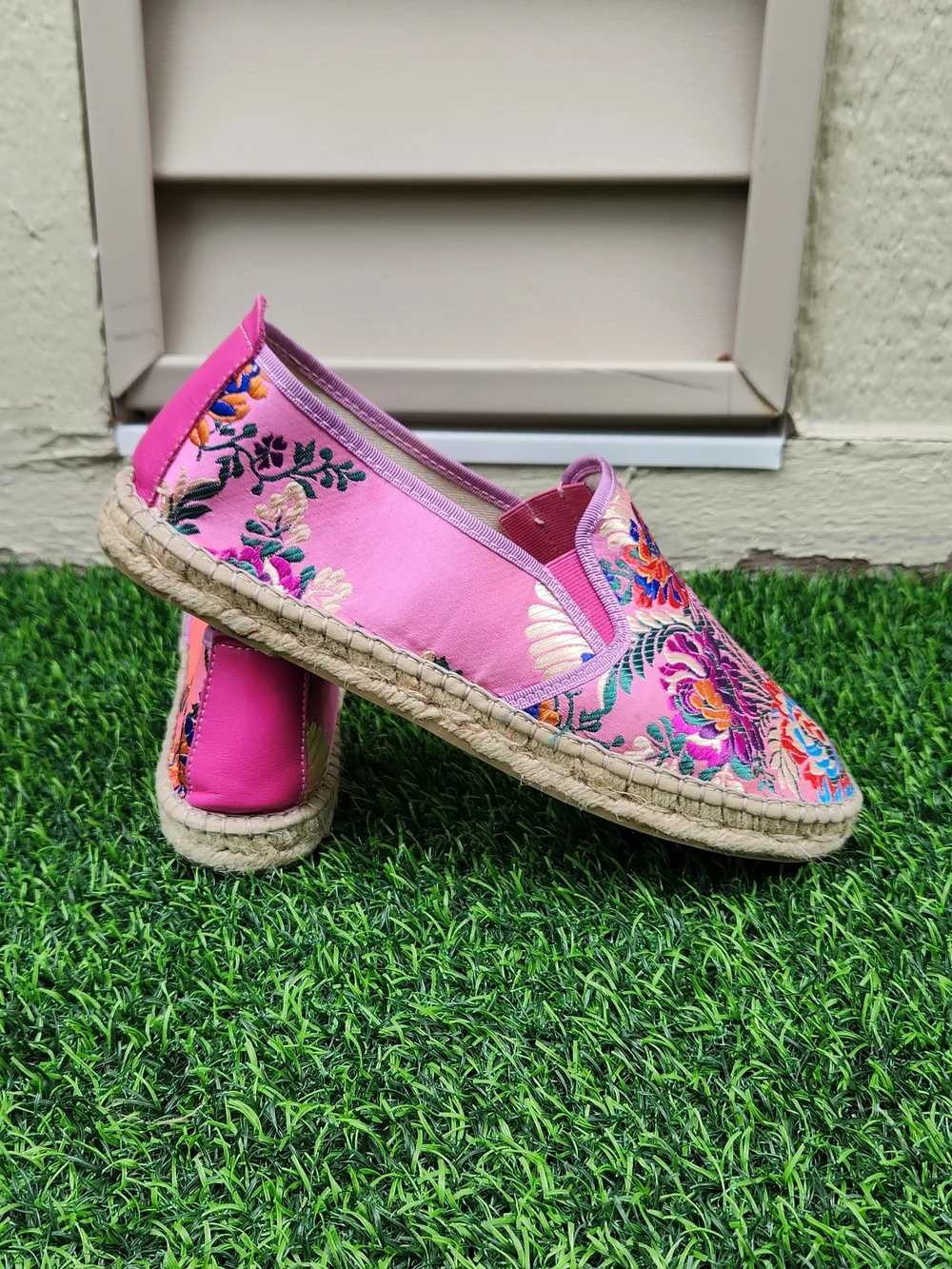 FABIOLAS Women's Floral Embroidered Espadrille Flats Size 9 Pink Slip-On Shoes